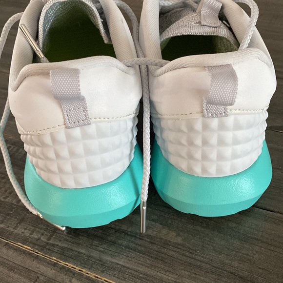 Nike Roshe - Picture 3 of 6